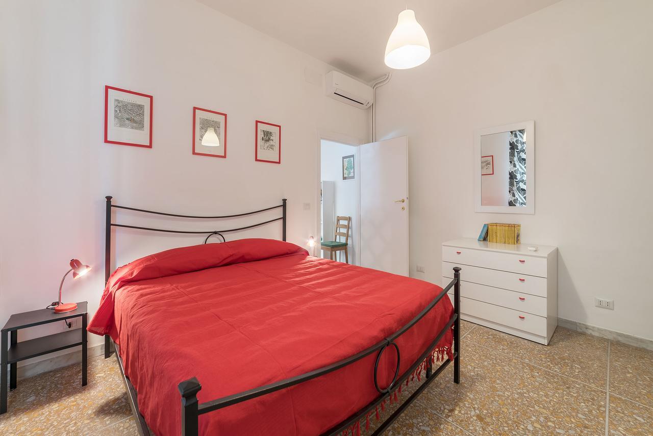 Red & White Vatican Apartment, Rome